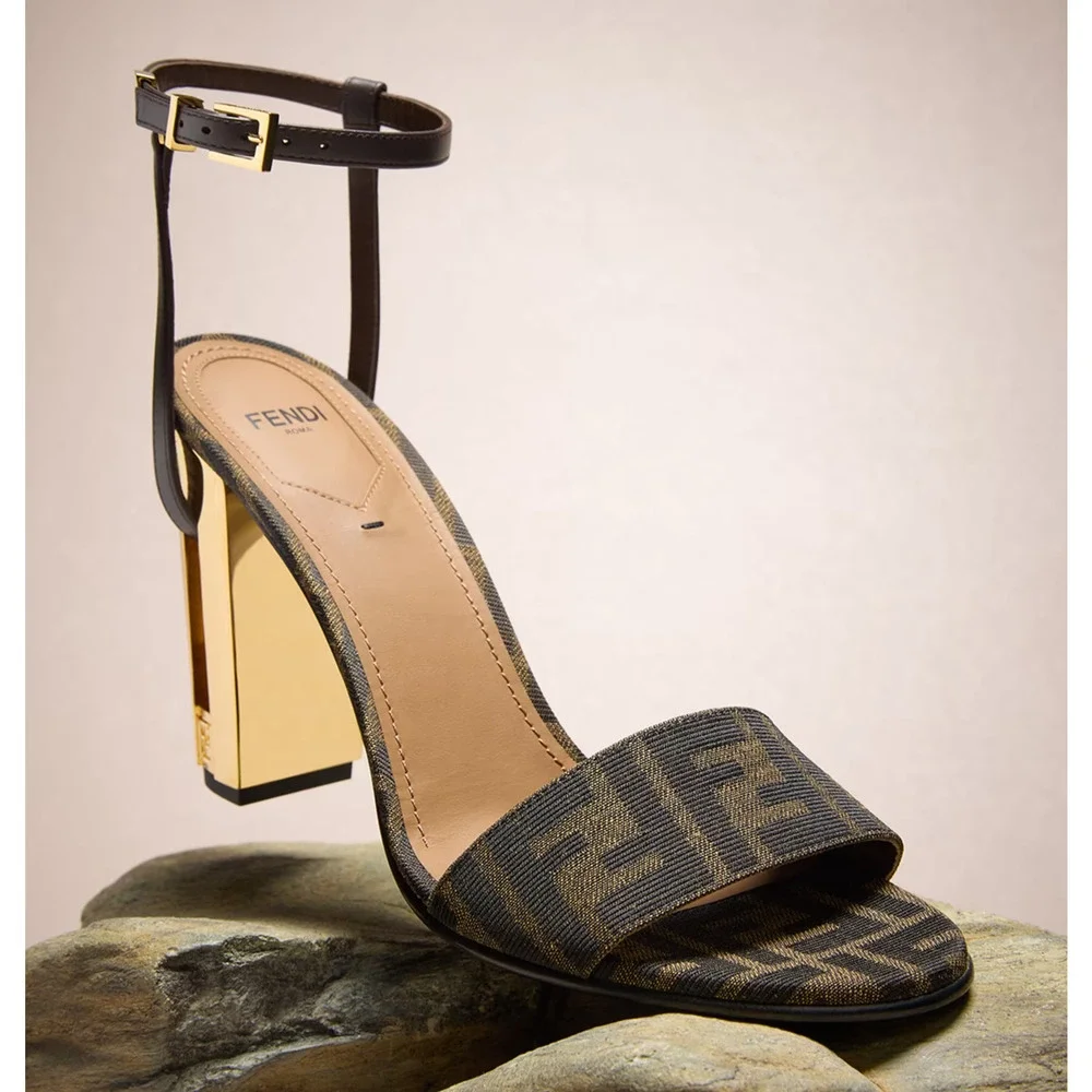 Fendi delfina sandal
